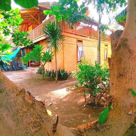 Hotel Lima Bintang à Gili Trawangan Extérieur photo