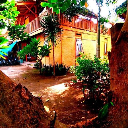 Hotel Lima Bintang à Gili Trawangan Extérieur photo