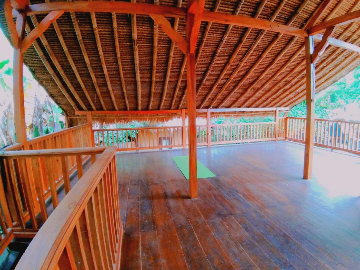 Hotel Lima Bintang à Gili Trawangan Extérieur photo
